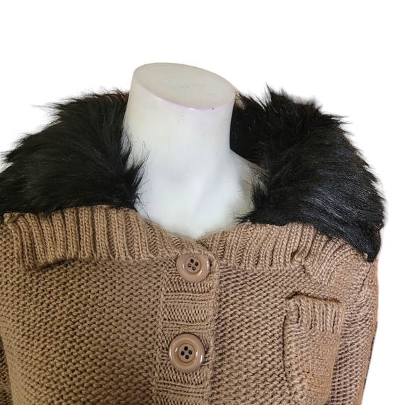 VERTIGO PARIS FAUX FUR COLLAR SWEATER IN NUBUCK L - Picture 5 of 13